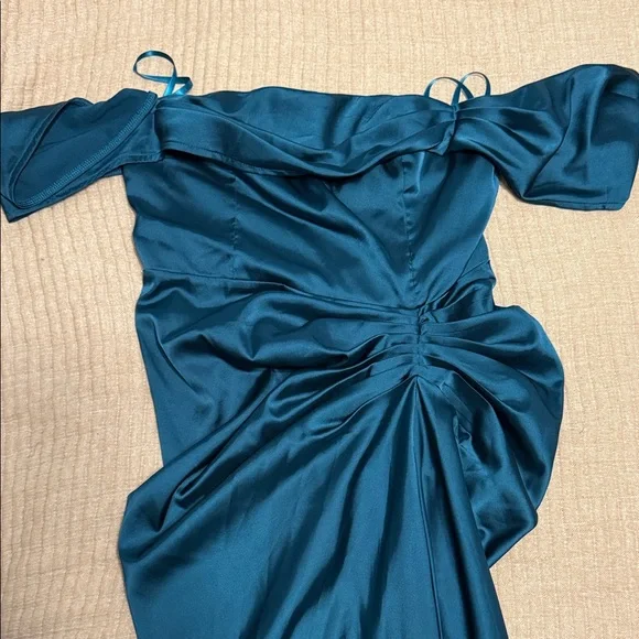 Elegant Teal Off-Shoulder Dress - Picture 3 of 3